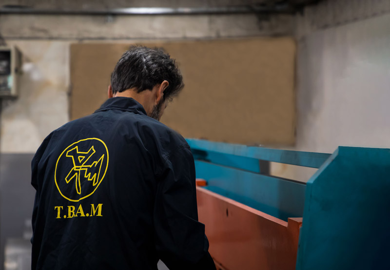 برش با دستگاه گیوتین